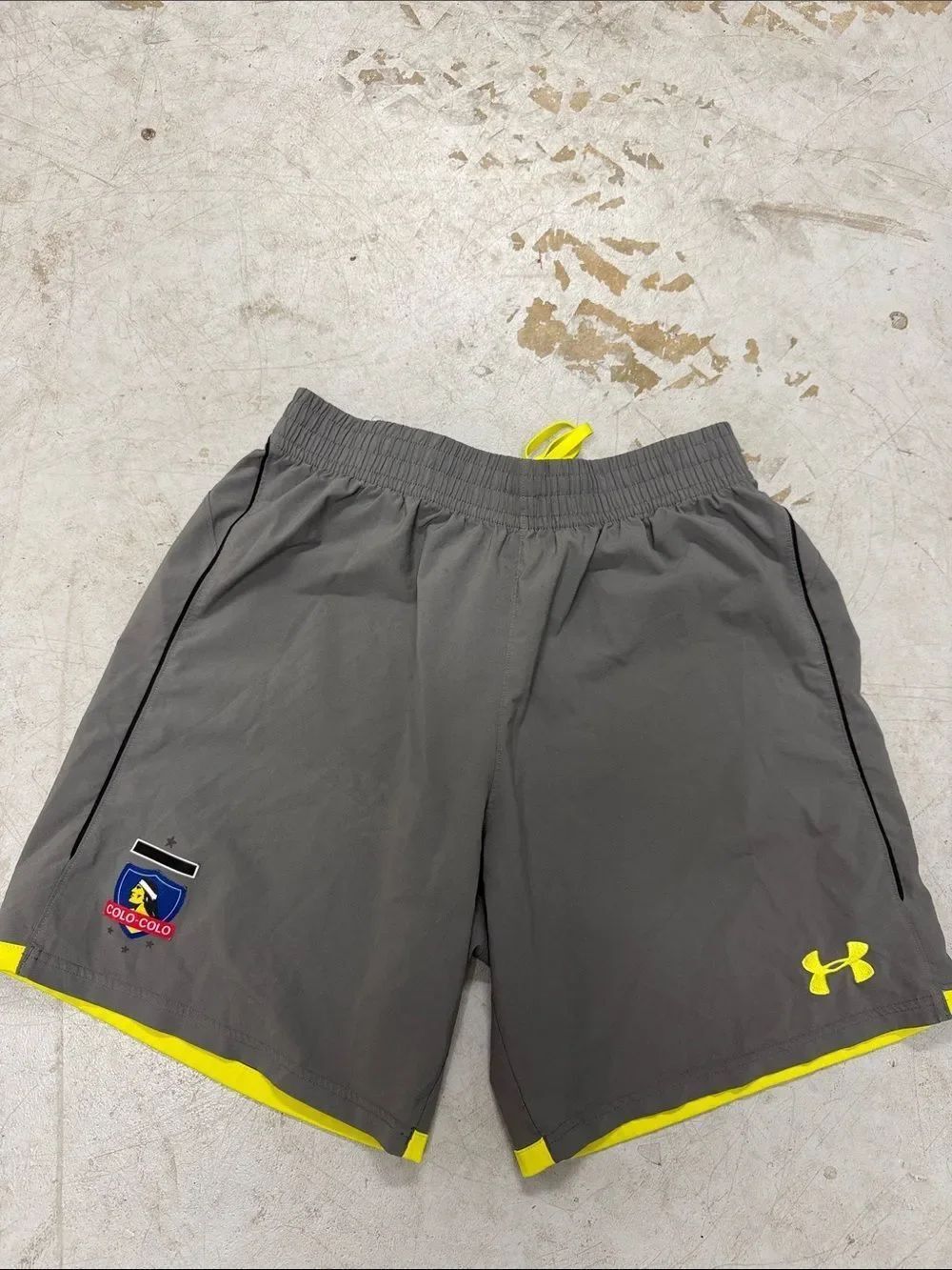 Under Armour Men’s Gray Athletic Shorts with Neon Yellow Trim - Size XL Like NEW